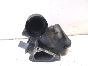 Porsche Cayenne (2002–2010) Thermostat housing 022121117C - 3