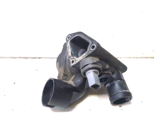 Porsche Cayenne (2002–2010) Thermostat housing 022121117C - 4