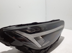 VOLVO XC40 (2017–2026) Headlight 32404666 - 3