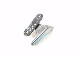 Infiniti Q30 (2015–2018) Front door top hinge H04005DMMA - 2