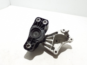 RENAULT Clio V (2019–2026) Engine bracket 112323904R - 2