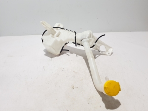 Front washer fluid reservoir - 289103103R