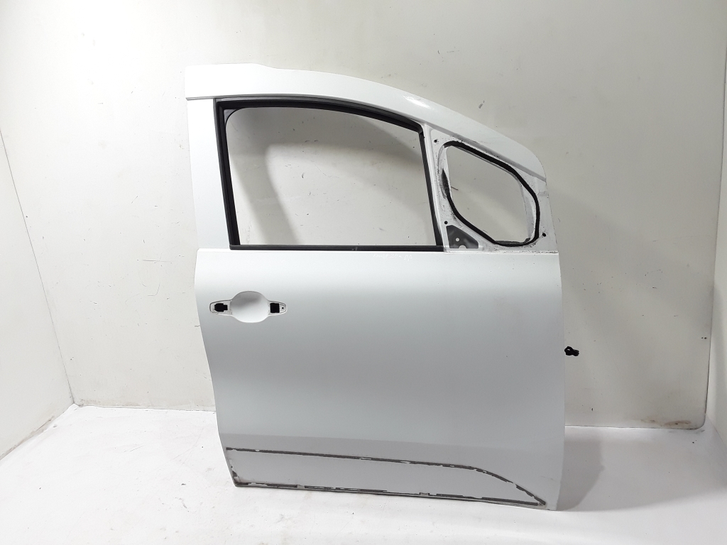 RENAULT Kangoo III (2021–2026) Priekšējās durvis 801002124R RENAULT Kangoo III (2021–2026) Priekšējās durvis 801002124R