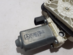 Mercedes Benz SLK-Class 171 (2004–2011) Rear fork windscreen lifter A1716700103 - 2