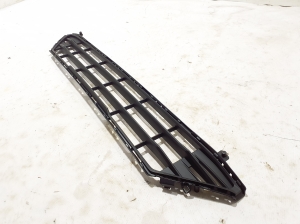 VOLVO XC60 (2017–2026) Front bumper lower grille 32296070 - 3