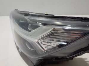 VOLVO XC40 (2017–2026) Headlight 31108950 - 7