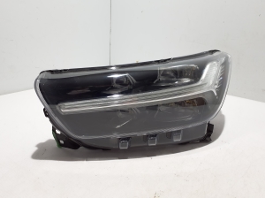 VOLVO XC40 (2017–2026) Headlight 31108950 - 8