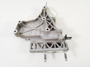 Kia Niro (2016–2022) Motorhalter - 2