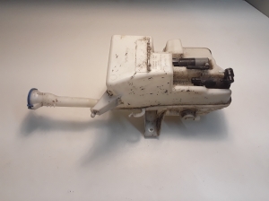 Front washer fluid reservoir - 31276094