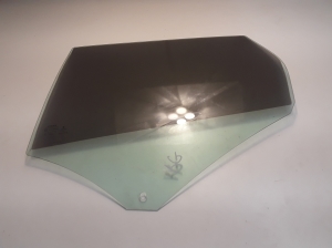 Rear side door glass - 31386766