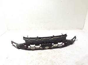   Halter Kühlergrill  - 8B3807233 