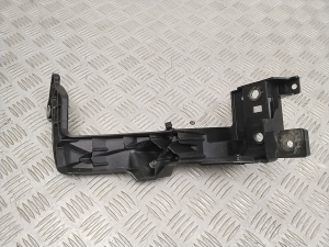 Polestar 2 II (2021–2026) Front fender bracket 31688245 - 2