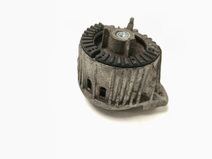 Mercedes Benz C-Class 204 (2007–2014) Motorlager A2042404717 - 4