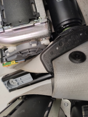 Mercedes Benz CLS-Class 218 (2011–2018) Front seat belt A2128600786 - 4