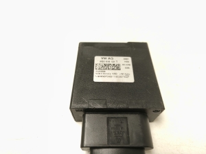 Volkswagen Golf VIII (2019–2026) Fuel pump control module 5Q0906121T - 4