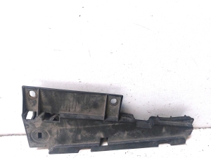 Front grille bracket - A2048850936