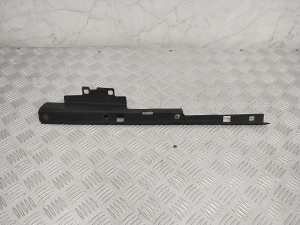 Front fender bracket - 32234902