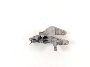 Engine bracket