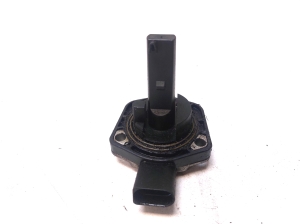 Volkswagen Passat B5 (1997–2005) Ölstandssensor 1J0907660B - 2