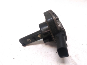 Volkswagen Passat B5 (1997–2005) Ölstandssensor 1J0907660B - 2