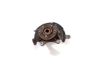   Front wheel hub  -  