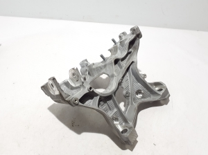 AUDI A5 (2016–2026) Engine bracket 8B3399295 - 3