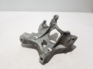   Engine bracket  - 8B3399295 