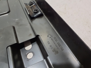 AUDI A5 (2016–2026) Batteriehalter 8B3915514B - 2