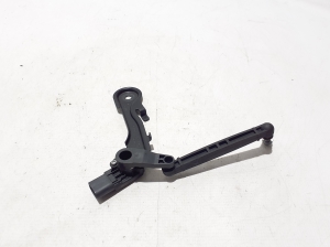 AUDI A5 (2016–2026) Andur tagumisel rummul 8B3941309A - 3