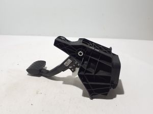 AUDI A5 (2016–2026) Piduripedaal 8B1723140 - 4