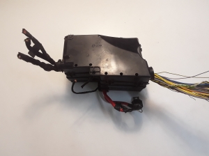 Fuse boxes - AV6T14A067AD