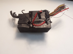 VOLVO V40 (2012–2019) Fuse boxes AV6T14A067AD - 4