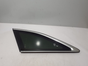   Rear quarter glass  - 8B9845297P 