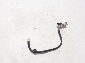 AUDI A5 (2016–2026) Miinusjuhtme klemm 8B3915181A - 3