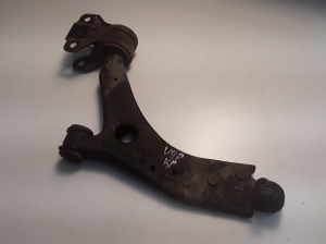 VOLVO V40 (2012–2019) Front control arm AV613A262DA - 3