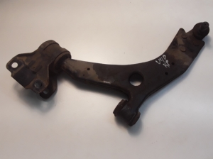 VOLVO V40 (2012–2019) Front control arm AV613A262DA - 4