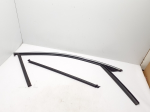 Front door rubber seal - 31434994