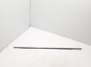 Baguette extérieure de vitre de porte avant