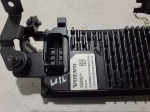VOLVO S90 (2016–2026) Front camera 32243277 - 4