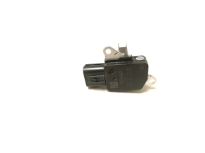 TOYOTA Yaris (2011–2020) Mass air flow sensor 222040V020 - 2