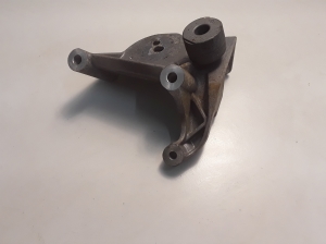 VOLVO V40 (2012–2019) Käigukasti kinnitus 31359637 - 5