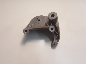 VOLVO V40 (2012–2019) Käigukasti kinnitus 31359637