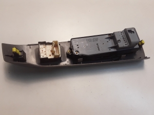 TOYOTA Prius W20 (2003–2011) Priekšējo durvju stikla slēdzis 8482047020 - 4