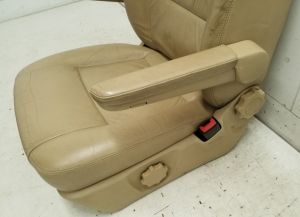 Volkswagen Multivan V (2003–2026) Vordersitz und seine Teile - 2
