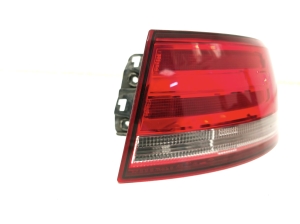 AUDI A4 B9 (2015–2026) Eckleuchte hinten 8W5945070A - 8