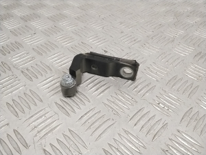   Front door lower hinge  - 31662655 