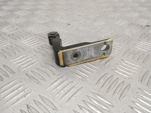 Polestar 2 II (2021–2026) Front door lower hinge 31662655 - 3