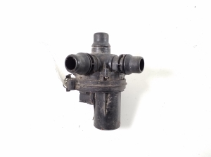   Pompe à eau auxiliaire  - J9D38D108AC 