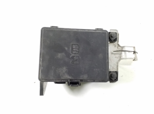 Sicherungskastengehäuse unter der Motorhaube - J9D314A076BA