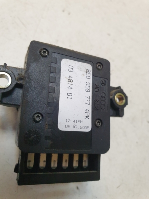 AUDI A4 B7 (2004–2008) Front seat adjustment switch (on seat) 8E0959777 - 5